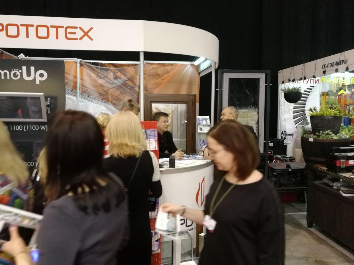 В Новосибирск привезли окна, которые работают как телевизор